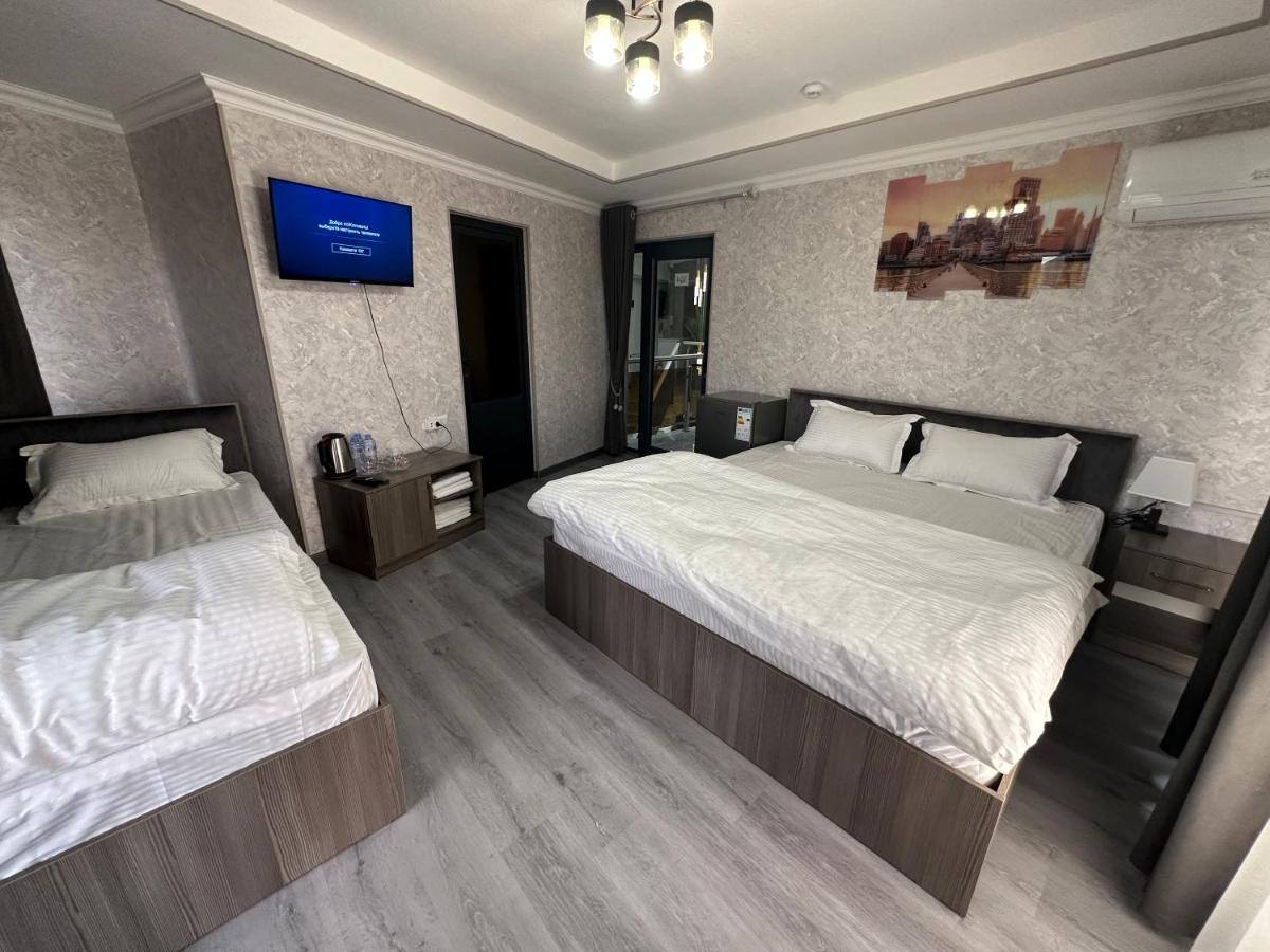Byond Hotel & Hostel Tasjkent Eksteriør billede